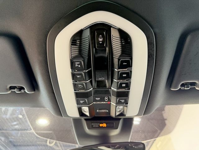 2017 Porsche Macan S AWD - 22947216 - 35