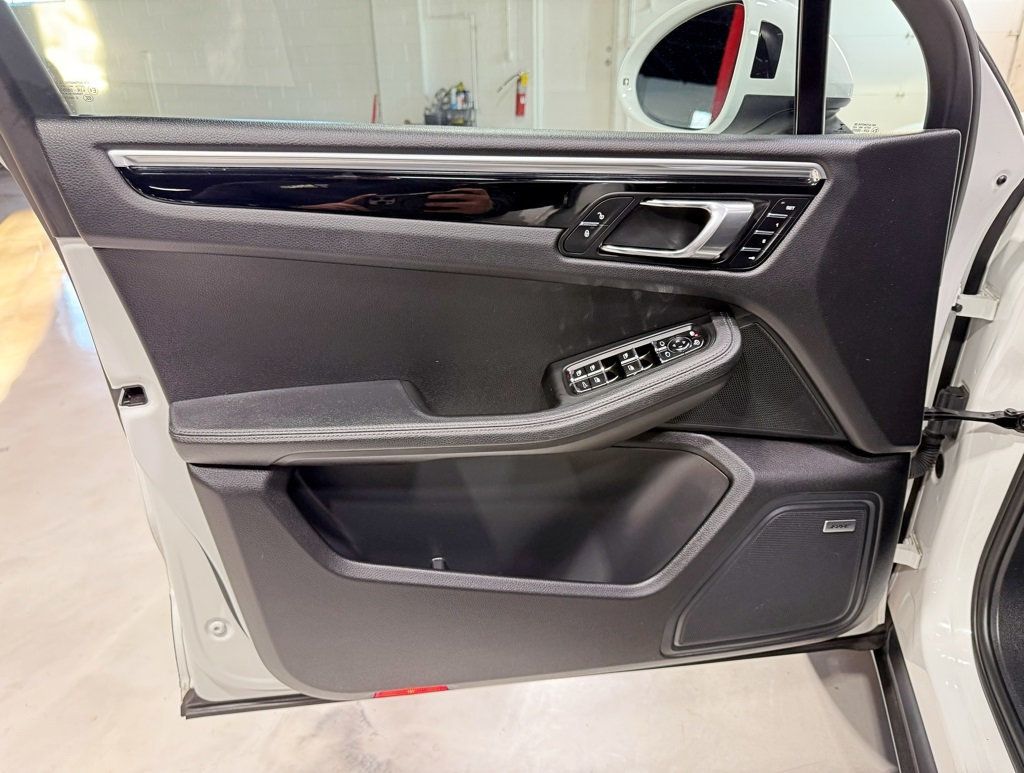 2017 Porsche Macan S AWD - 22947216 - 42