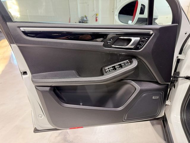 2017 Porsche Macan S AWD - 22947216 - 42