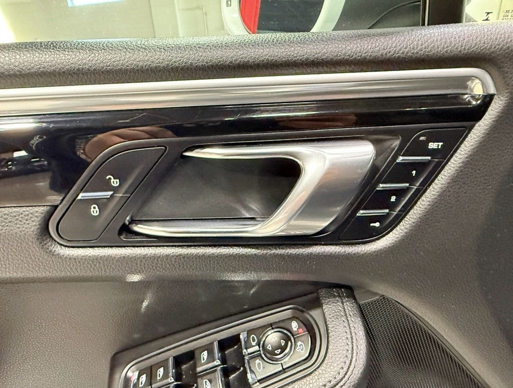 2017 Porsche Macan S AWD - 22947216 - 43