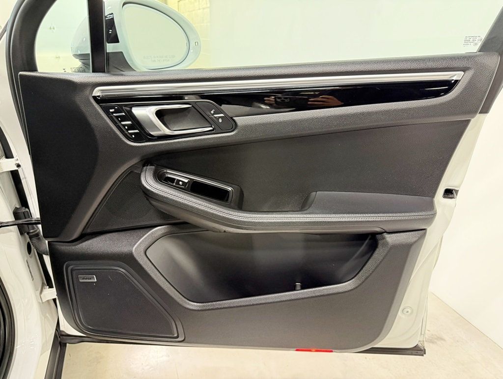 2017 Porsche Macan S AWD - 22947216 - 64