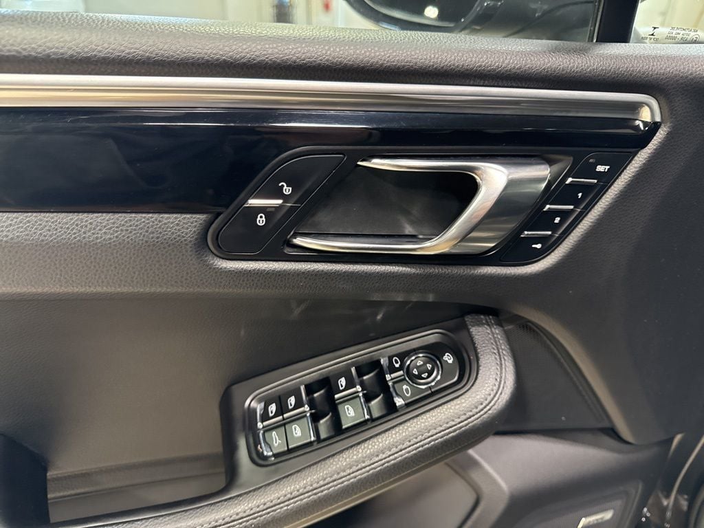 2017 Porsche Macan S AWD - 22982538 - 33