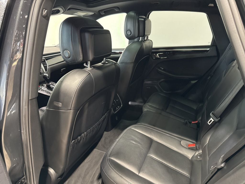 2017 Porsche Macan S AWD - 22982538 - 37