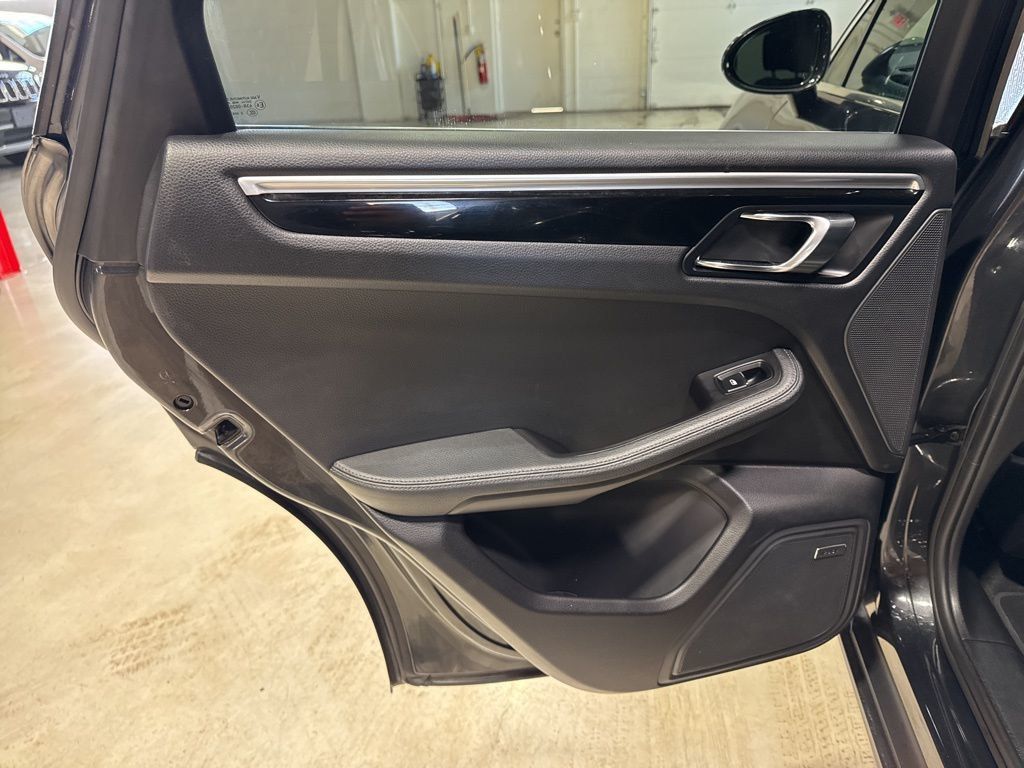 2017 Porsche Macan S AWD - 22982538 - 38