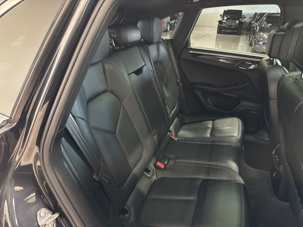 2017 Porsche Macan S AWD - 22982538 - 44