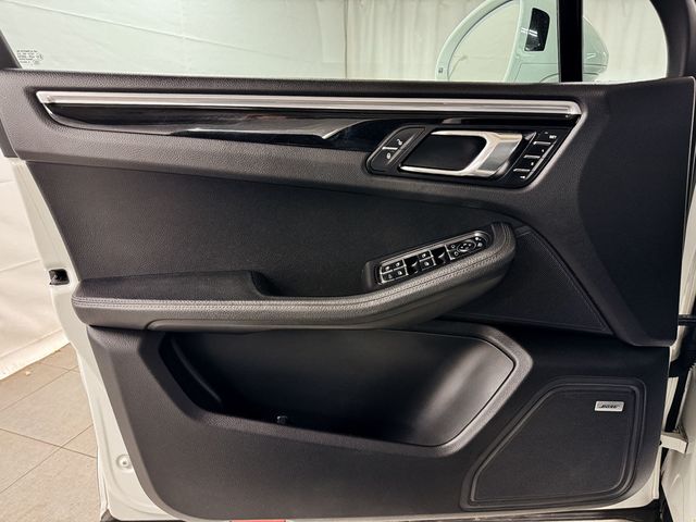 2017 Porsche Macan S AWD - 22947600 - 14