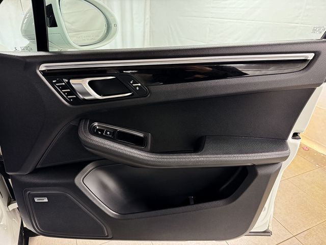 2017 Porsche Macan S AWD - 22947600 - 17