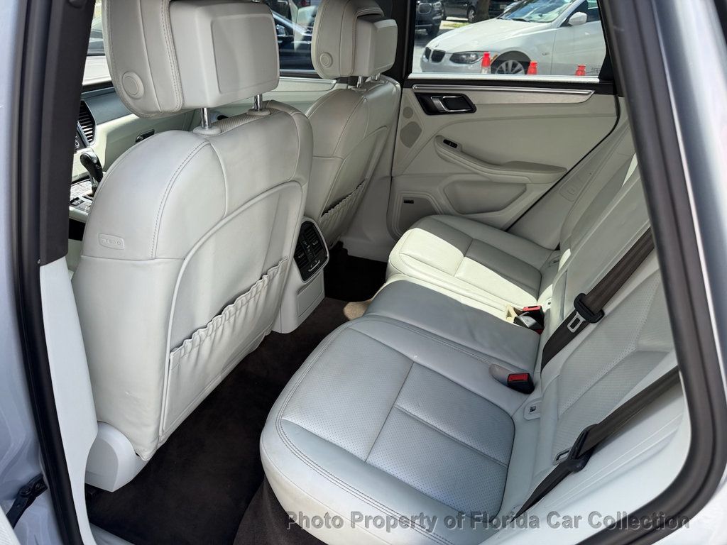 2017 Porsche Macan S AWD 3.0L Twin Turbo - 23087173 - 16