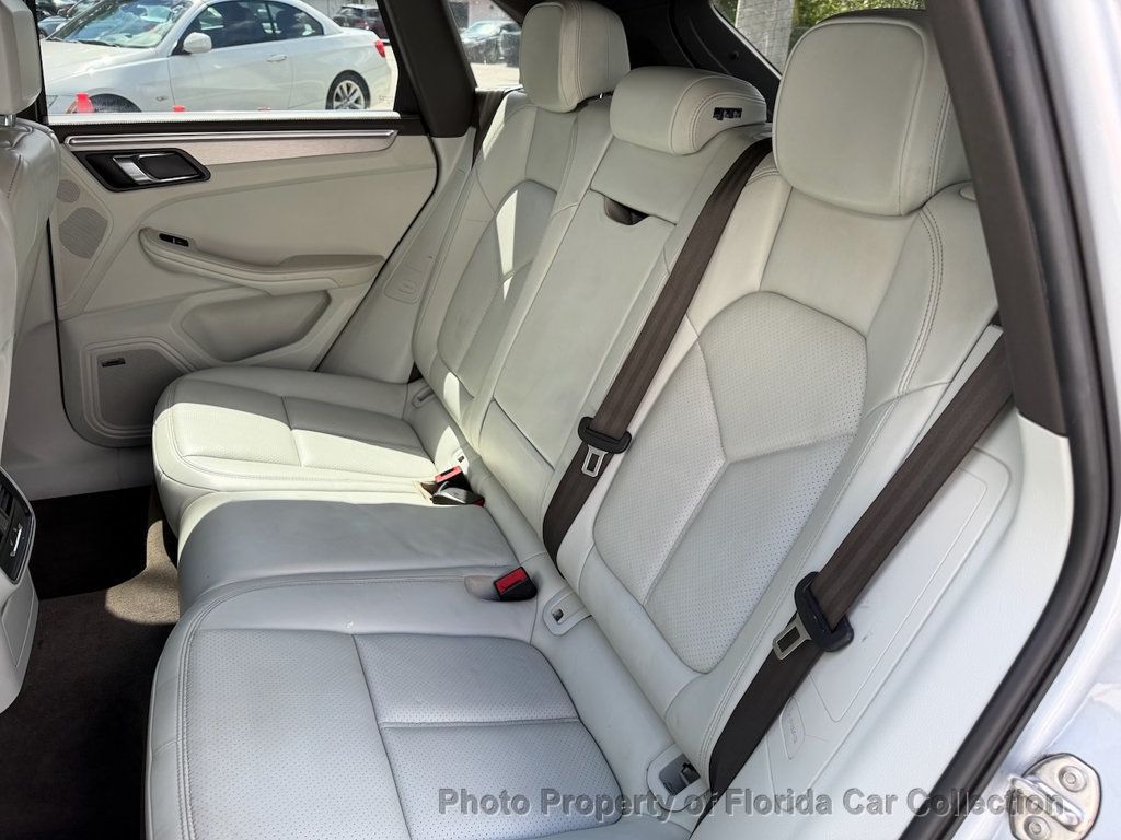 2017 Porsche Macan S AWD 3.0L Twin Turbo - 23087173 - 17