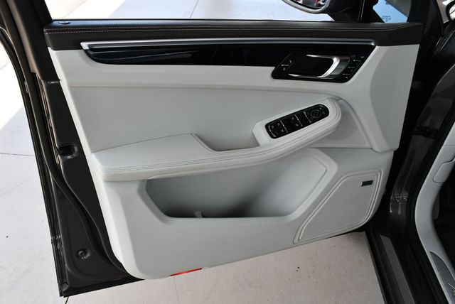 2017 Porsche Macan S AWD SUV W/Premium Package Plus - 22902235 - 10