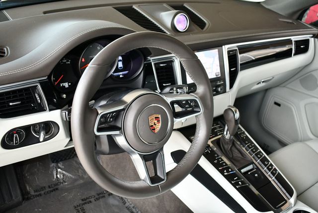 2017 Porsche Macan S AWD SUV W/Premium Package Plus - 22902235 - 11