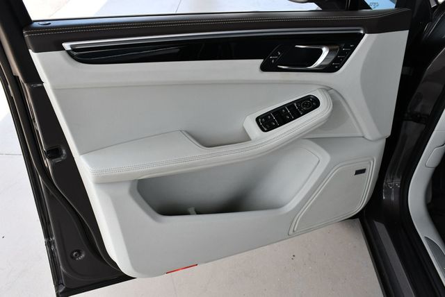 2017 Porsche Macan S AWD SUV W/Premium Package Plus - 22902235 - 39