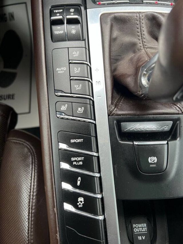 2017 Porsche Macan TURBO - 22959345 - 28