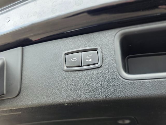 2017 Porsche Macan Turbo - 22975161 - 11