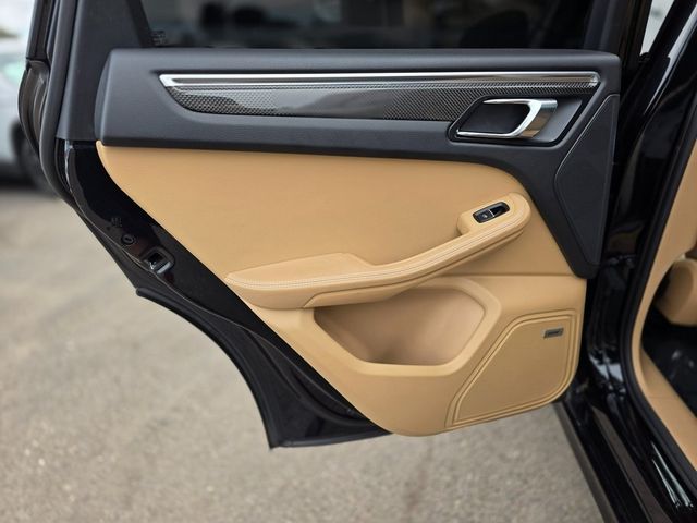 2017 Porsche Macan Turbo - 22975161 - 18