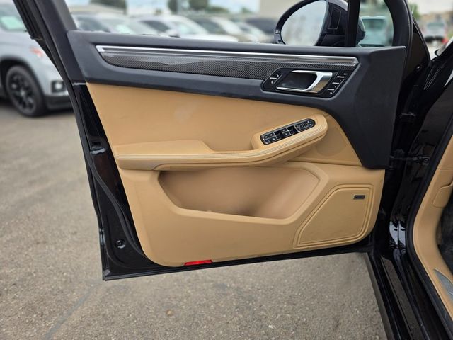 2017 Porsche Macan Turbo - 22975161 - 19