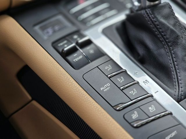 2017 Porsche Macan Turbo - 22975161 - 28