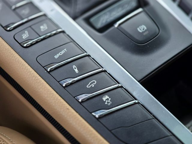 2017 Porsche Macan Turbo - 22975161 - 29