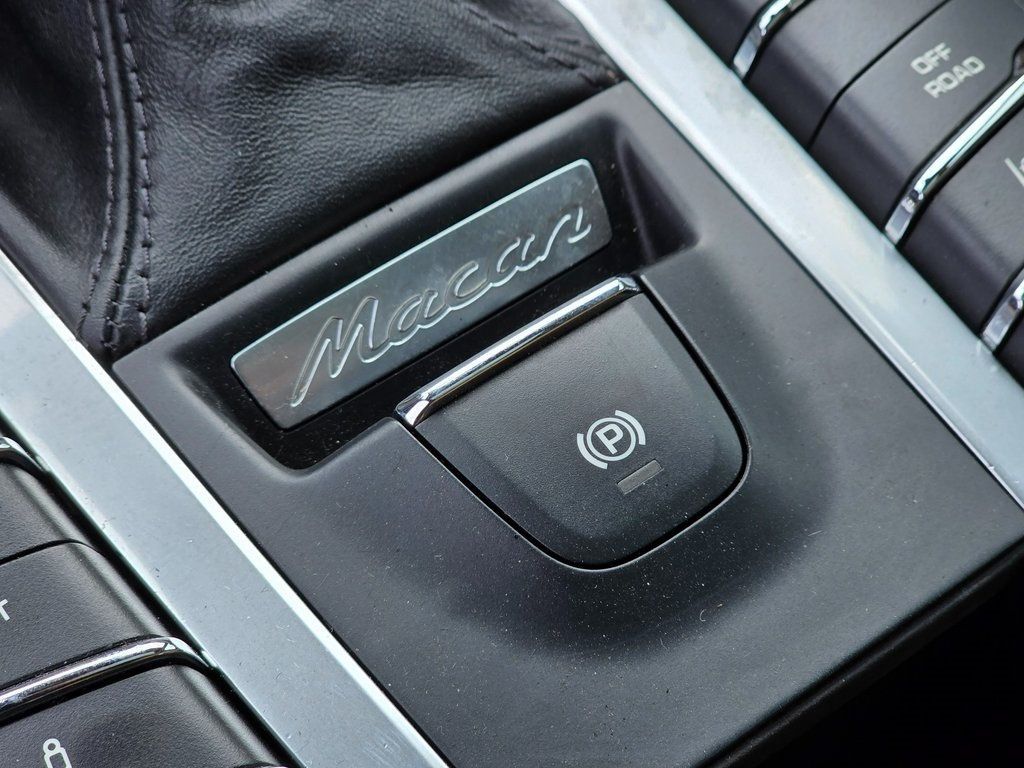2017 Porsche Macan Turbo - 22975161 - 30
