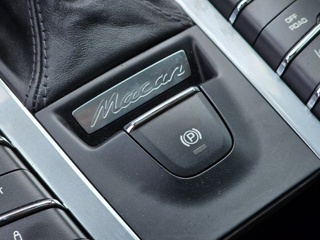 2017 Porsche Macan Turbo - 22975161 - 30