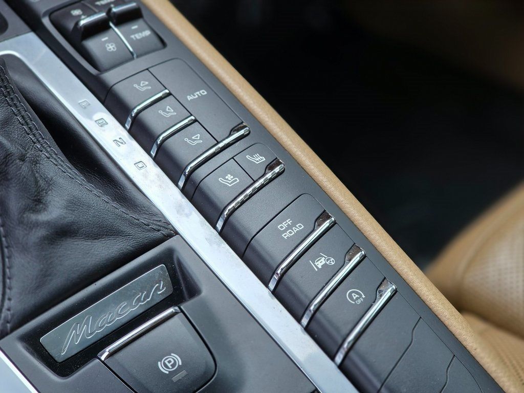 2017 Porsche Macan Turbo - 22975161 - 32