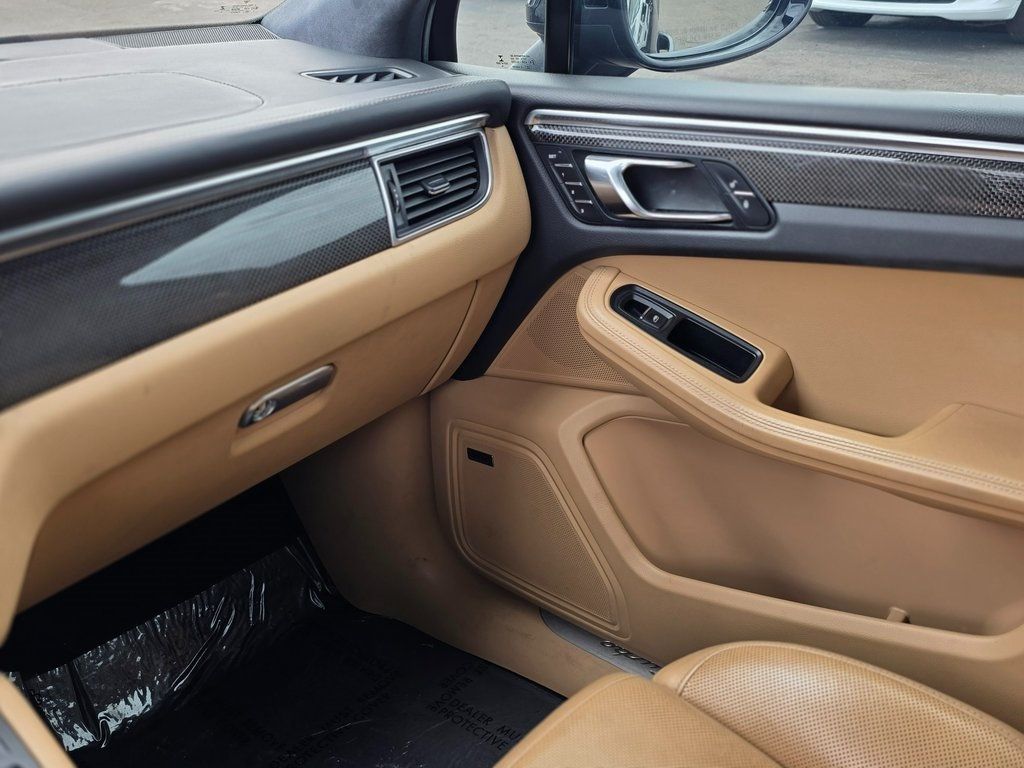 2017 Porsche Macan Turbo - 22975161 - 33