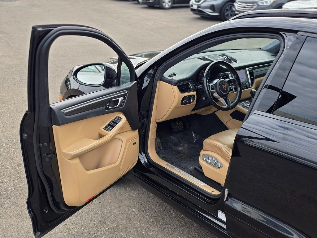 2017 Porsche Macan Turbo - 22975161 - 37