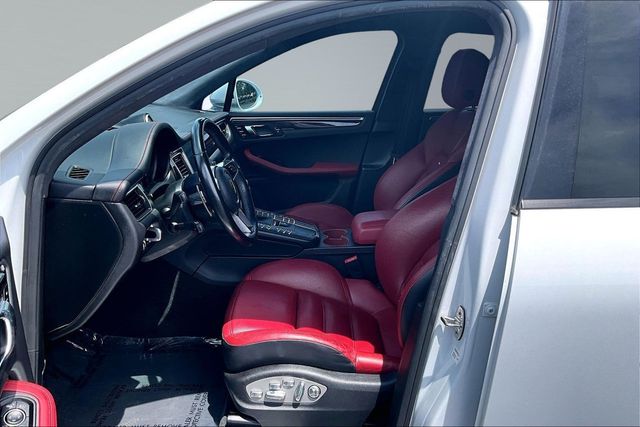 2017 Porsche Macan Turbo - 23038410 - 9