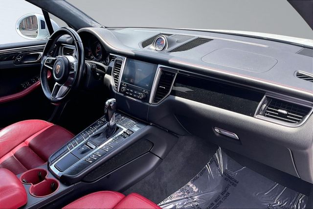 2017 Porsche Macan Turbo - 23038410 - 11