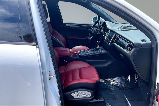 2017 Porsche Macan Turbo - 23038410 - 12