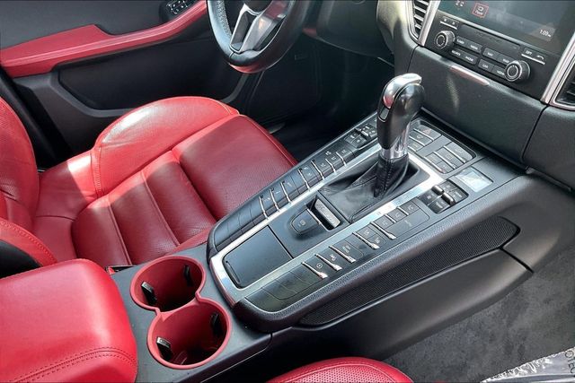 2017 Porsche Macan Turbo - 23038410 - 27