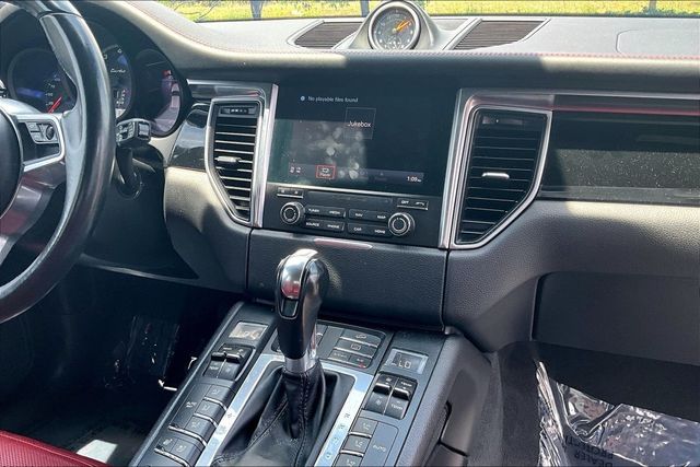 2017 Porsche Macan Turbo - 23038410 - 28