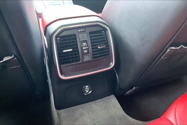 2017 Porsche Macan Turbo - 23038410 - 32