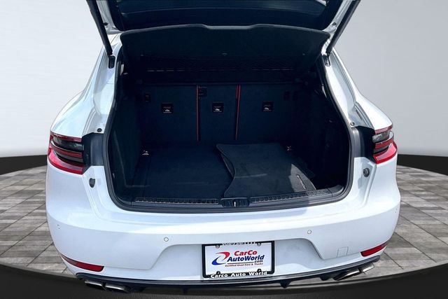 2017 Porsche Macan Turbo - 23038410 - 33