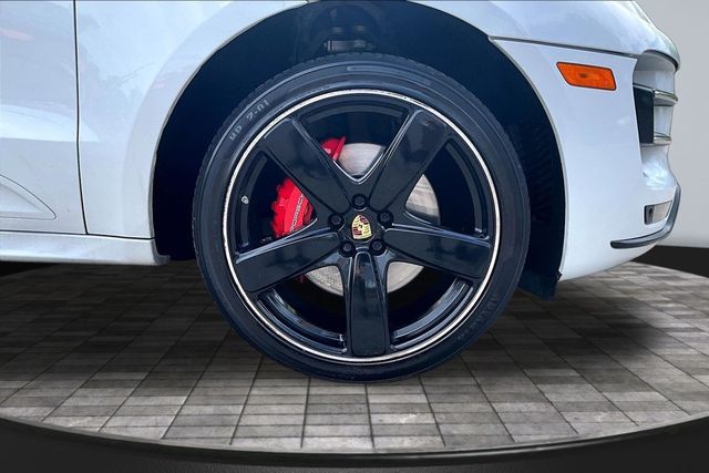 2017 Porsche Macan Turbo - 23038410 - 34