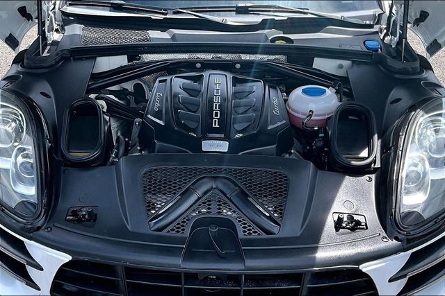 2017 Porsche Macan Turbo - 23038410 - 35