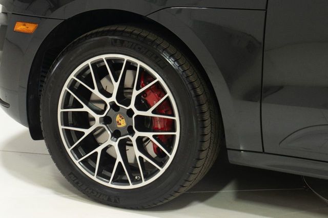 2017 Porsche Macan Turbo AWD w/Performance Pkg - 22223229 - 22