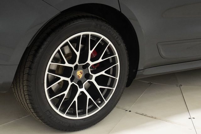 2017 Porsche Macan Turbo AWD w/Performance Pkg - 22223229 - 24