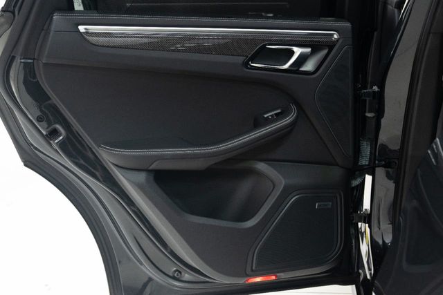 2017 Porsche Macan Turbo AWD w/Performance Pkg - 22223229 - 27