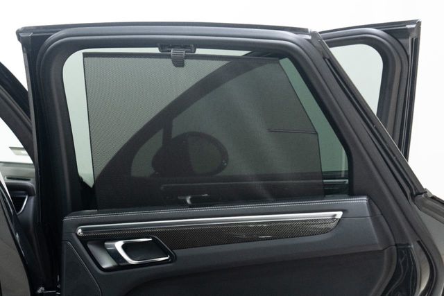 2017 Porsche Macan Turbo AWD w/Performance Pkg - 22223229 - 31