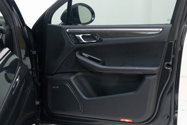 2017 Porsche Macan Turbo AWD w/Performance Pkg - 22223229 - 32