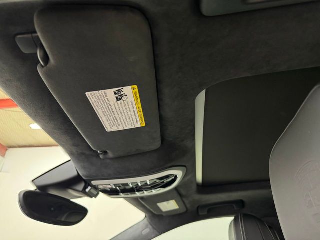 2017 Porsche Macan Turbo AWD w/Performance Pkg - 22223229 - 39