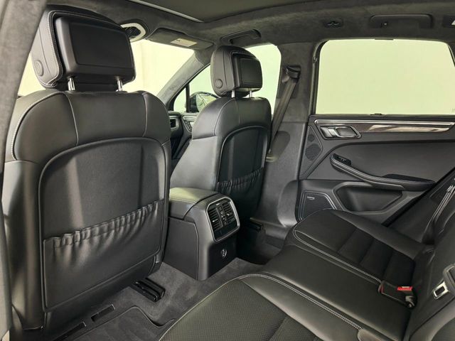 2017 Porsche Macan Turbo AWD w/Performance Pkg - 22223229 - 41