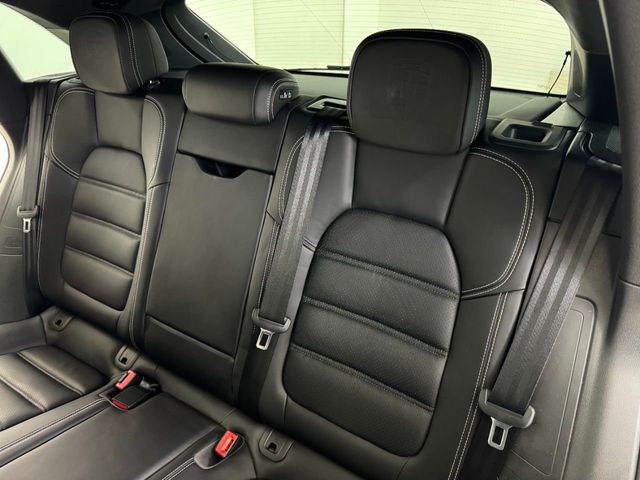 2017 Porsche Macan Turbo AWD w/Performance Pkg - 22223229 - 43