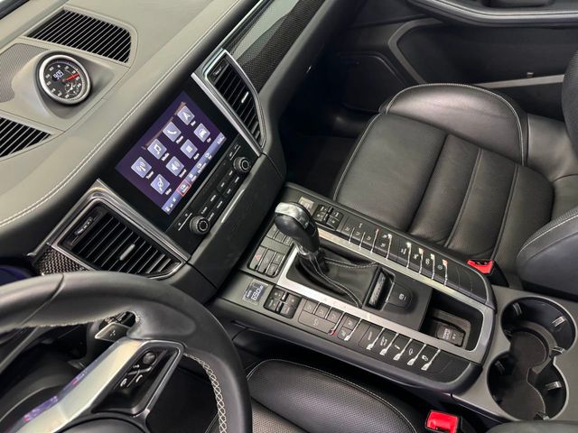 2017 Porsche Macan Turbo AWD w/Performance Pkg - 22223229 - 46