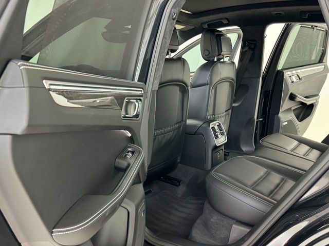 2017 Porsche Macan Turbo AWD w/Performance Pkg - 22223229 - 48