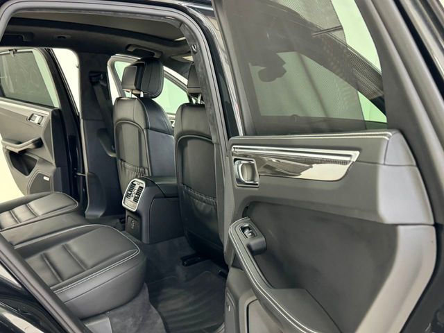 2017 Porsche Macan Turbo AWD w/Performance Pkg - 22223229 - 55