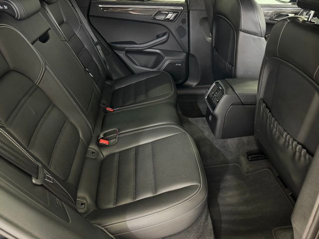 2017 Porsche Macan Turbo AWD w/Performance Pkg - 22223229 - 57