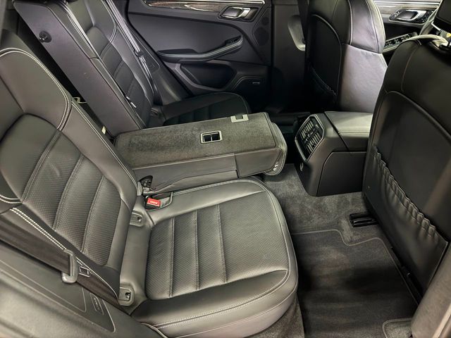 2017 Porsche Macan Turbo AWD w/Performance Pkg - 22223229 - 58