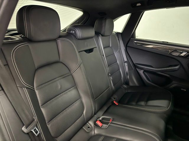 2017 Porsche Macan Turbo AWD w/Performance Pkg - 22223229 - 59